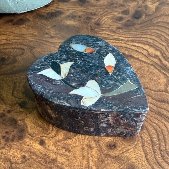 Soapstone Heart Trinket Box Inlaid with Mother of Pearl - Picture 1 of 8